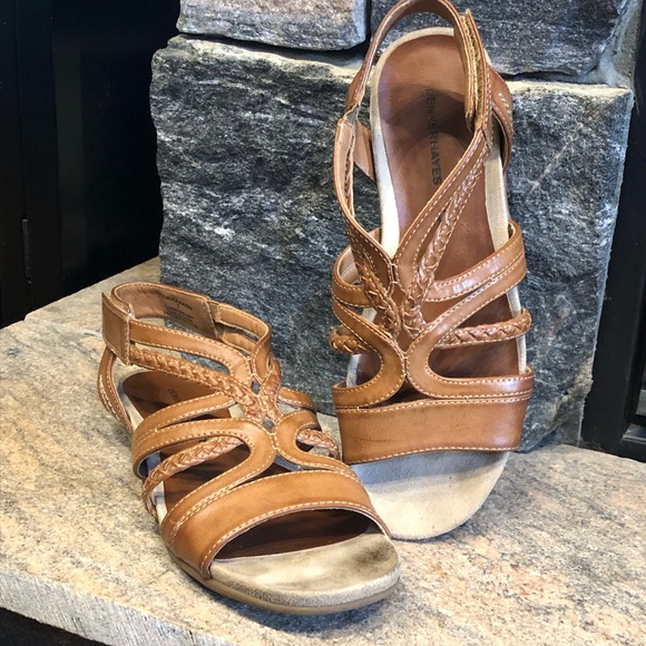 ☀️ Denver Hayes Tan Strappy Flat Sandals Size 7 - Picture 1 of 9